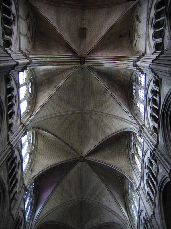 chartes cathedral nave